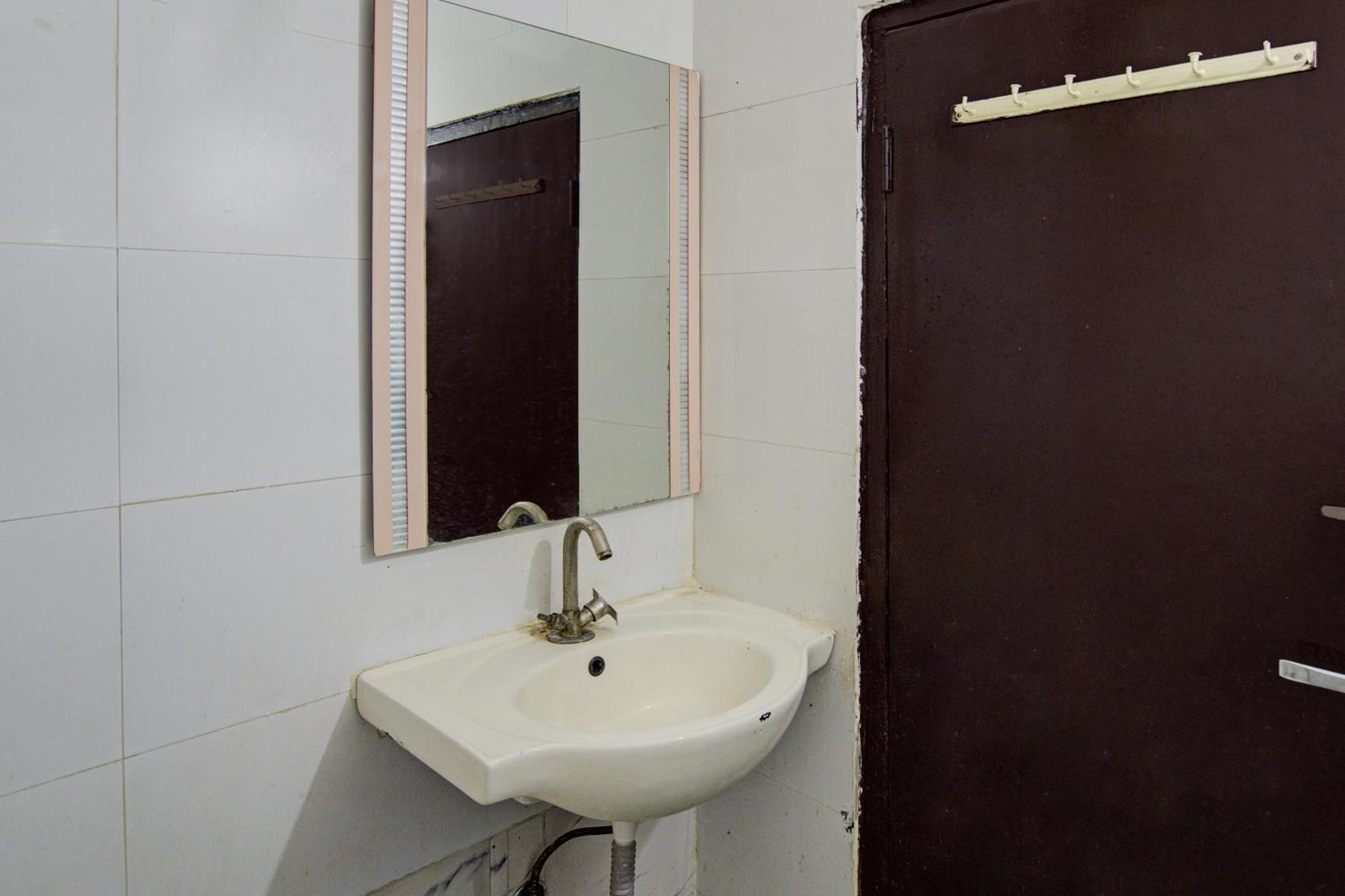 Hotel O Ocean Blue Residency Near Vs Mall Nova Deli Exterior foto