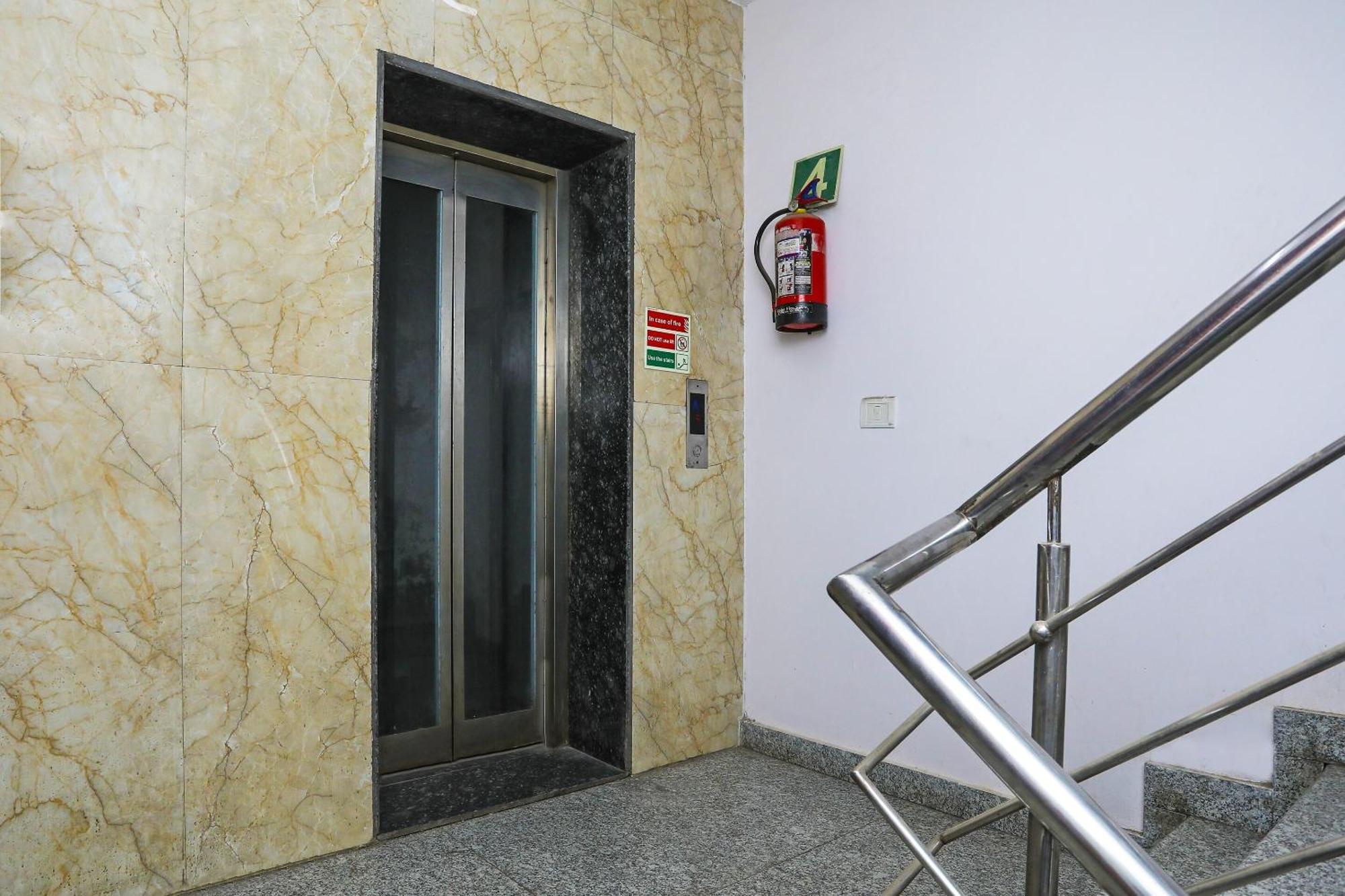 Hotel O Ocean Blue Residency Near Vs Mall Nova Deli Exterior foto